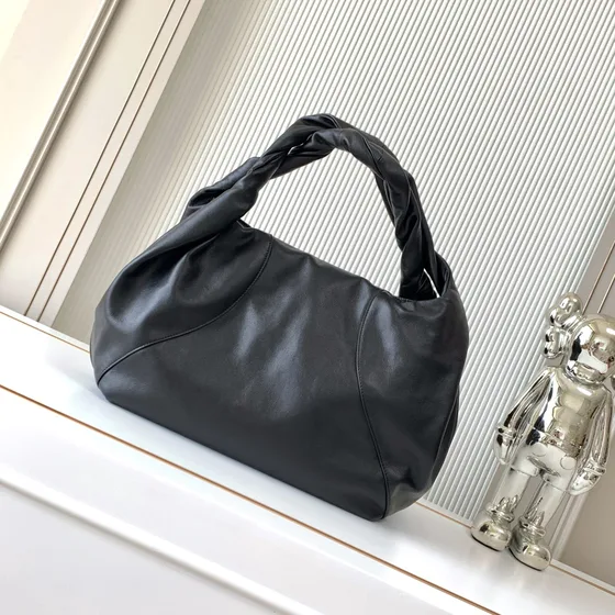 Fendi Spy Bag สีดำ Hobo