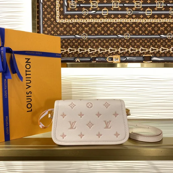 Louis Vuitton Nano Diane Weiß Crossbody