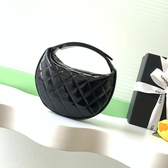 Chanel Hobo Loop أسود Hobo