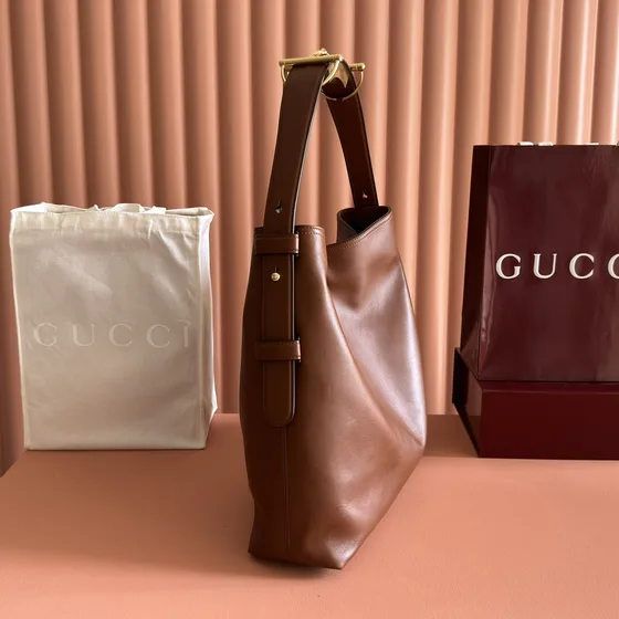 Gucci Gucci 70S Omuz çantası Kahverengi Omuz çantası