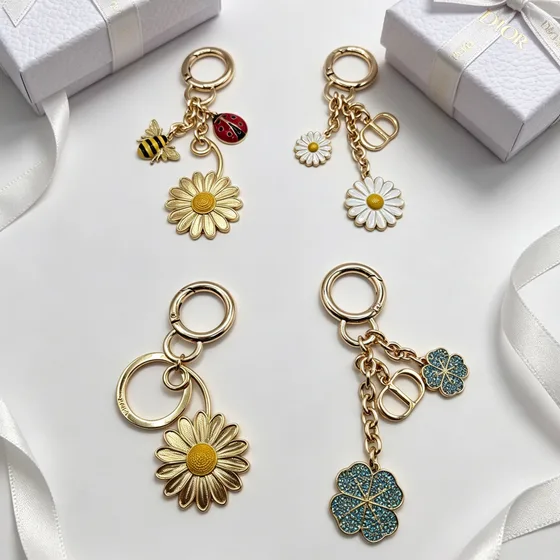 Dior Daisy Clover Key Holder Dorado/Multicolor Estuche