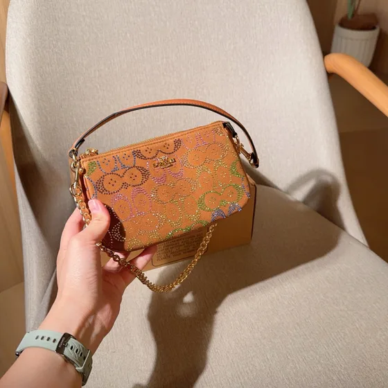 Coach Crystal Signature Nolita 19 With Chain Strap Camel Schoudertas
