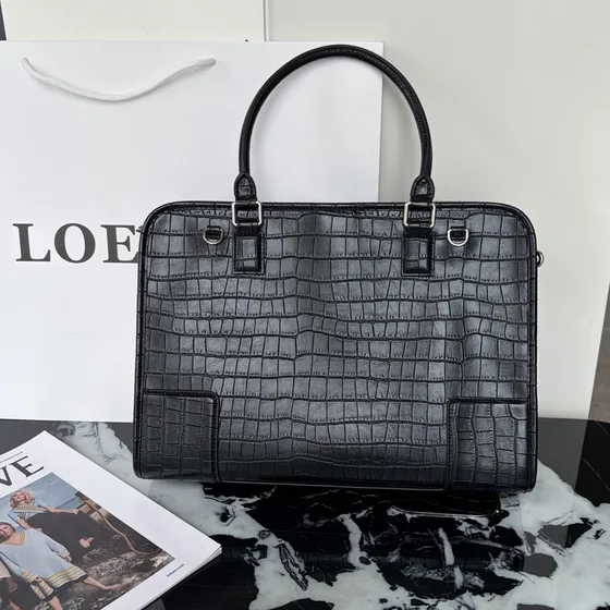 Loewe Amazona Đen Top Handle
