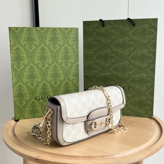 Gucci Horsebit 1955 Small Shoulder Bag بيج/Oatmeal Shoulder Bag