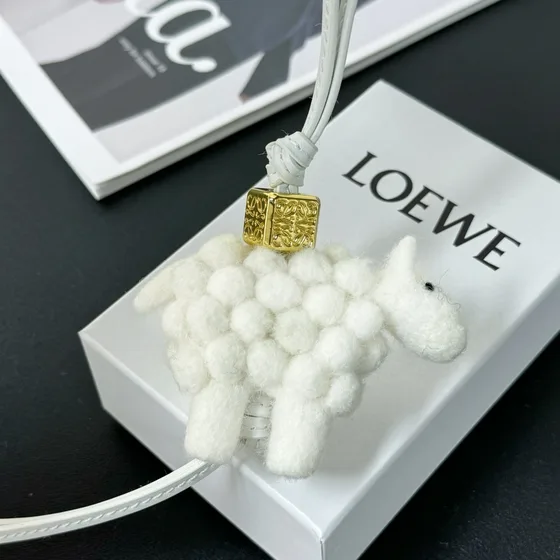 Loewe Sheep Charm In Felt And جلد العجل أبيض Pouch