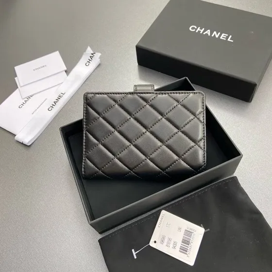 Chanel Quilted Kulit biri-biri Compact Wallet Hitam Card Holder