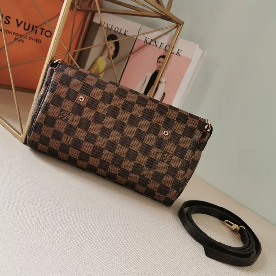 Louis Vuitton Favorite Marrón Crossbody