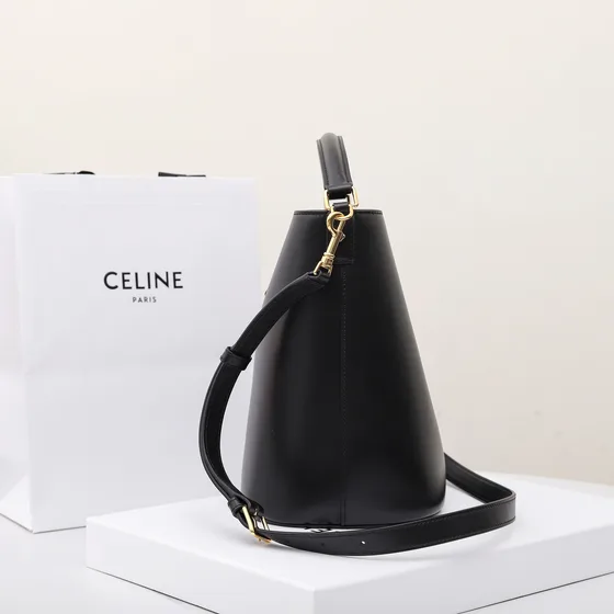 Celine Triomphe Bucket Zwart Schoudertas