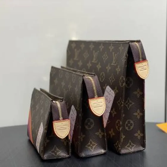 Louis Vuitton Trio Мешочек Monogram Eclipse 20 x 5 x 25 cm everyday