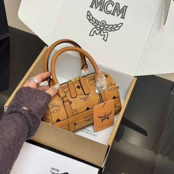 MCM Essential Visetos Boston Cognac Asa superior