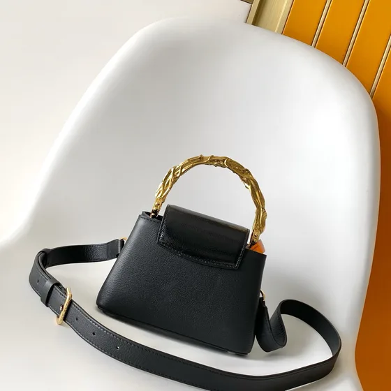 Louis Vuitton Capucines Hitam Top Handle