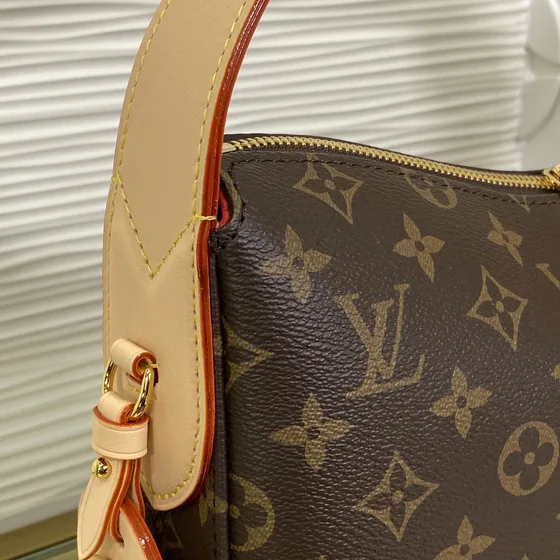 Louis Vuitton Slouchy بني Hobo