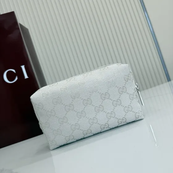 Gucci Gg Supreme Cosmetic Case Weiß Etui