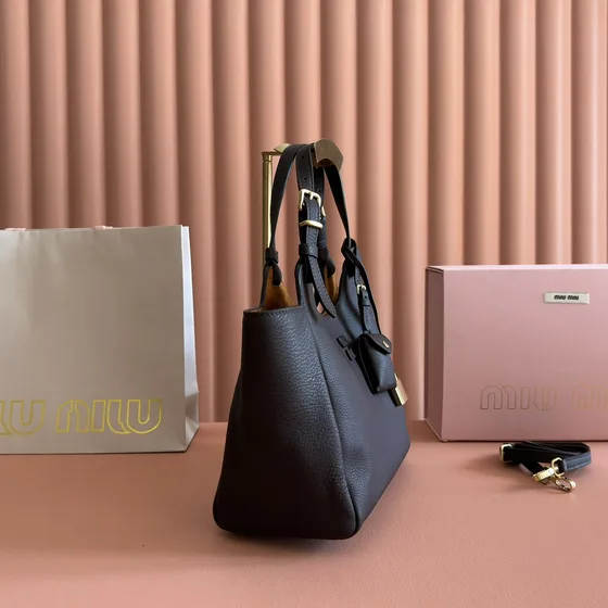 Miu Miu Piel Bolso tote With Detachable Estuche Dark Marrón Bolso tote