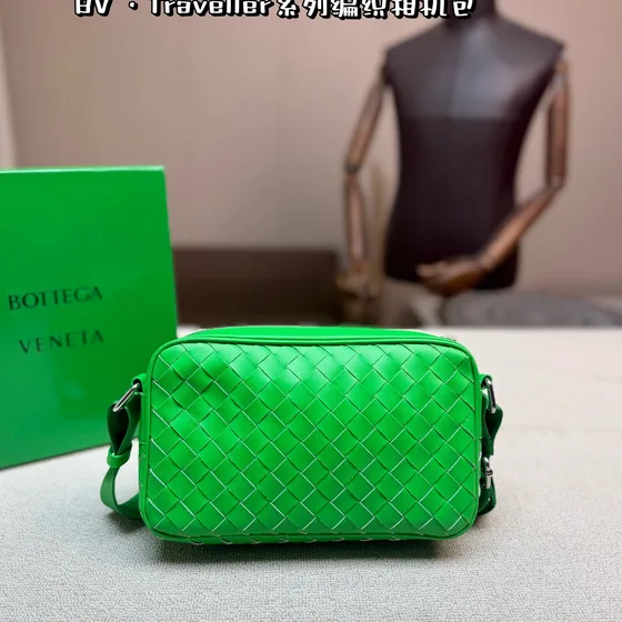 Bottega Veneta Traveller Sort Crossbody