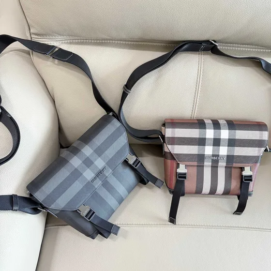 Burberry Alfred Messenger tas Beige Check/Charcoal Check Crossbody