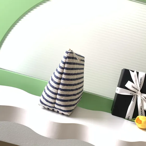Chanel Quilted Striped Estuche Azul marino And Blanco Riñonera
