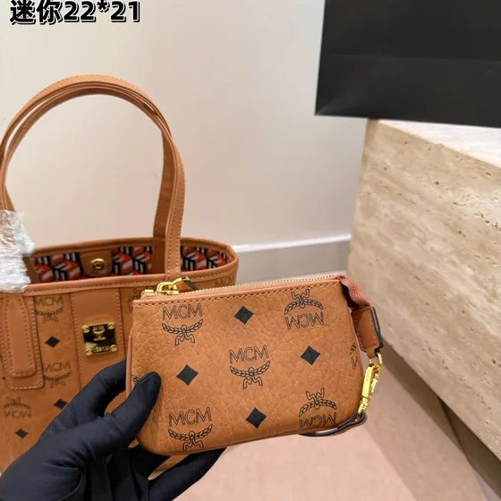 MCM Aren Visetos Tote Cognac 22 21cm Tote Bag