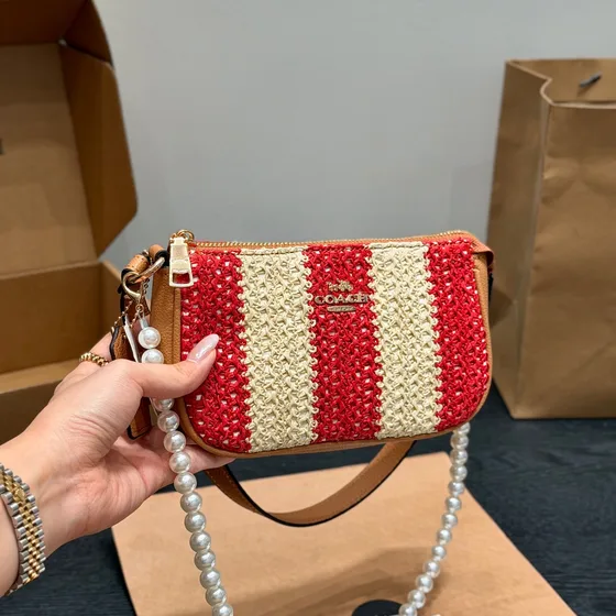 Coach Nolita 19 أحمر/بيج Shoulder Bag
