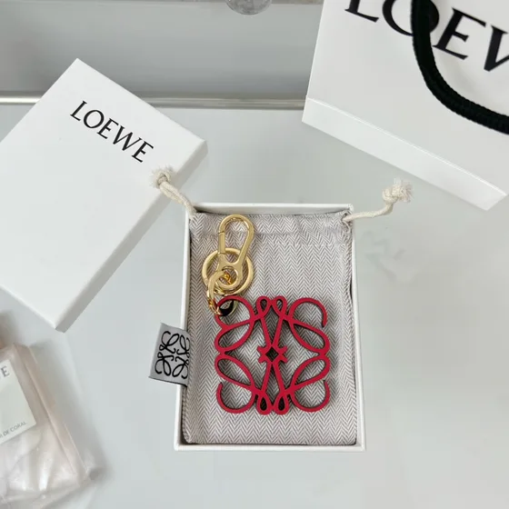 Loewe Anagram Charm Negro Estuche