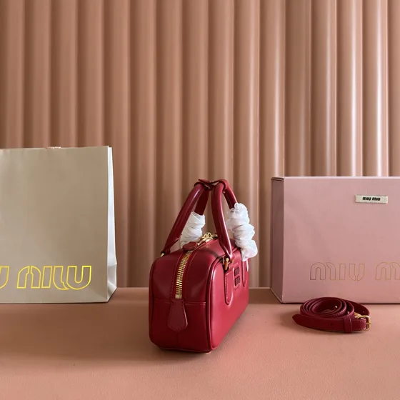 Miu Miu Leder Top-Handle Bag Rot Henkel