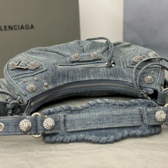 Balenciaga Le Cagole Bolsa de ombro With Rhinestones Denim Azul Bolsa de ombro