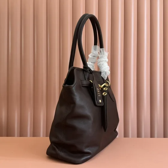 Miu Miu Кожа Top-Handle Bag With Buckle Strap Dark Коричневый Верхняя ручка