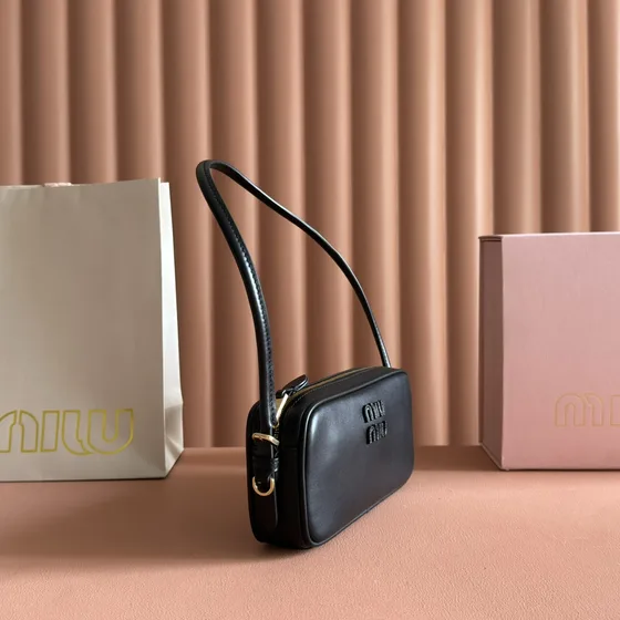 Miu Miu جلد Mini Shoulder Bag أسود Shoulder Bag