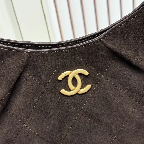 Chanel Quilted Camoscio Hobo Dark Marrone Hobo
