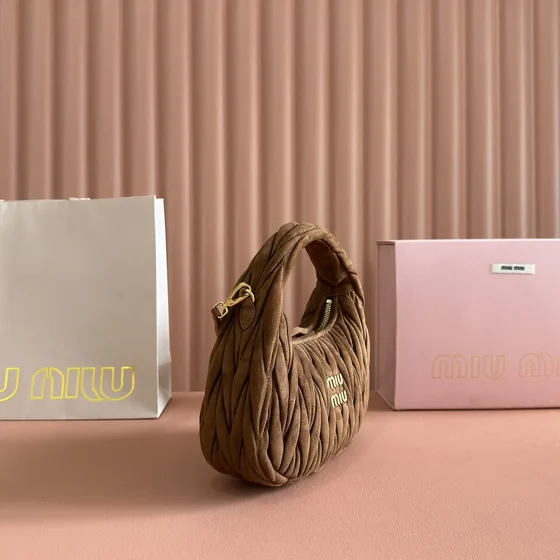 Miu Miu Wander Matelassé Wildleder Hobo Bag Braun Hobo