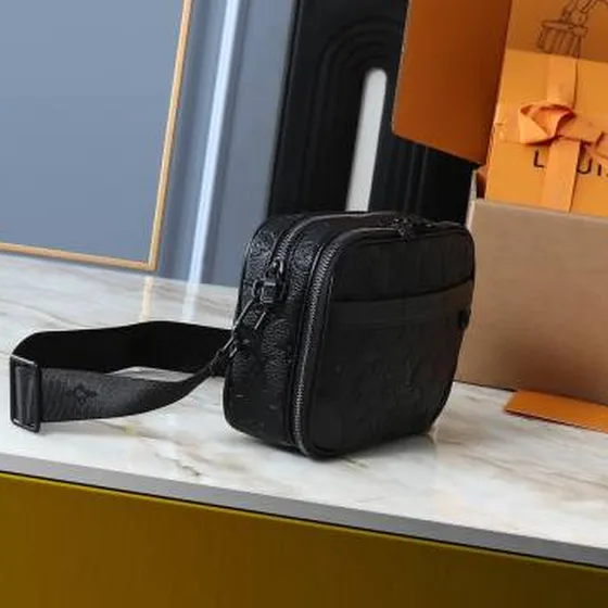 Louis Vuitton Camera bag Black crossbody
