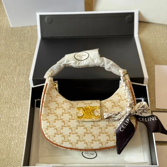 Celine Triomphe Hobo Tan Triomphe Tela / Marrone Hobo