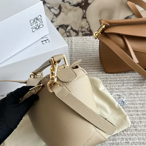 Loewe Puzzle Edge Bag Light Oat Top Handle
