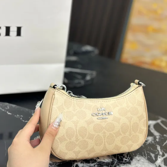 Coach Mini Rowan Crossbody Bag Nhiều màu Crossbody
