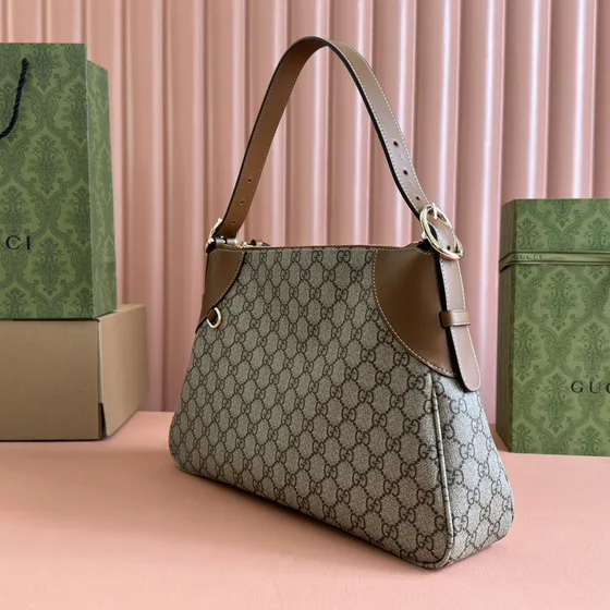Gucci Gg Emblem Medium Schoudertas Beige/Bruin Schoudertas
