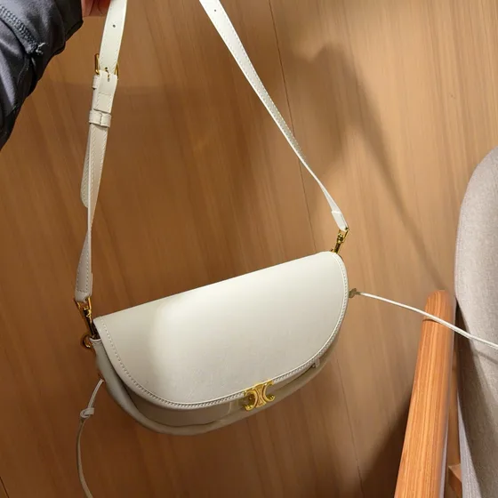 Celine Triomphe Besace Clea أبيض Shoulder Bag