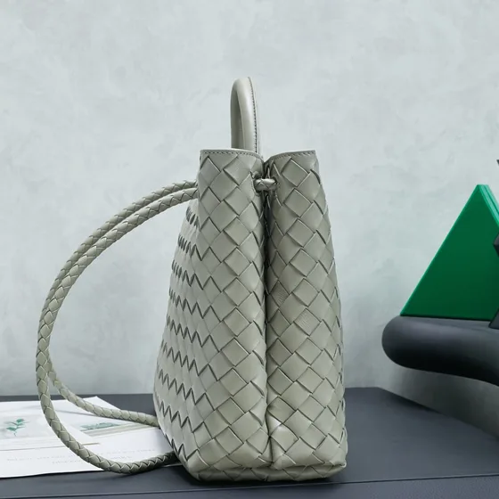 Bottega Veneta Andiamo Light Gray Tophåndtak