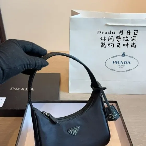 Prada Re-Edition 2000 Hobo Black Hobo