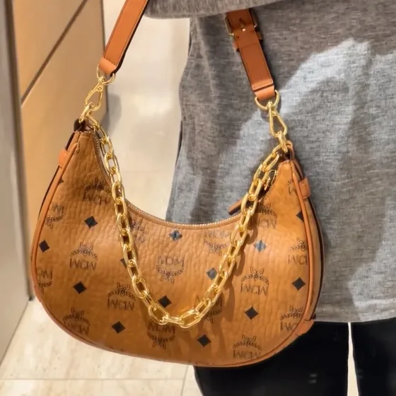 MCM Aren Visetos Hobo Schoudertas Cognac Bruin Schoudertas