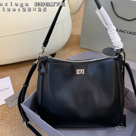 Balenciaga Rodeo Đen 29×25 Shoulder Bag