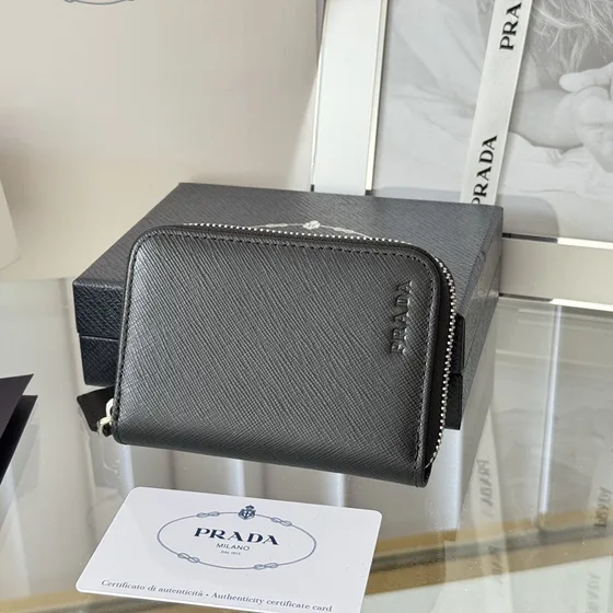 Prada Saffiano Zipper Card Holder Svart Card Holder