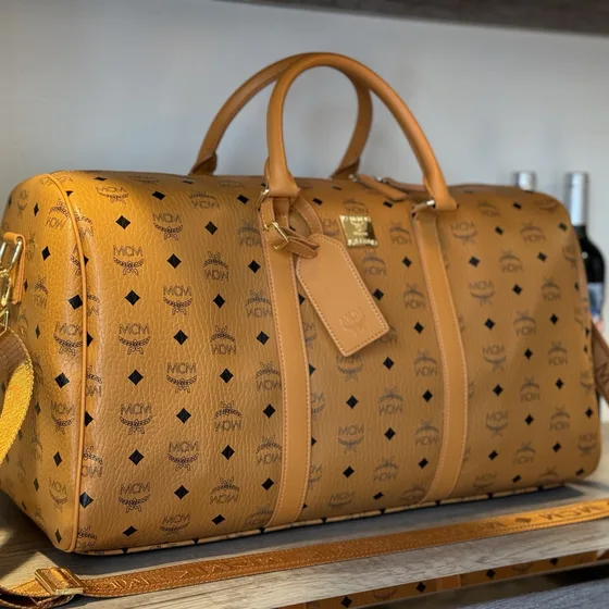 MCM Traveler Weekender Visetos Cognac Asa superior