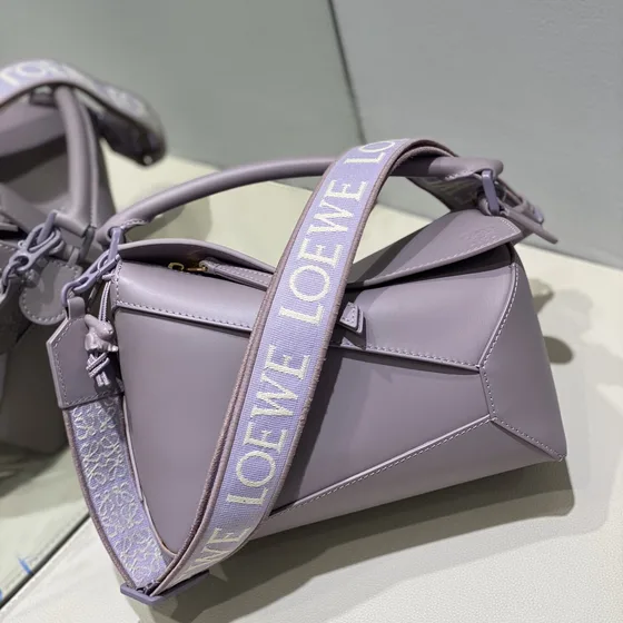 Loewe Puzzle Edge Small Lila Crossbody