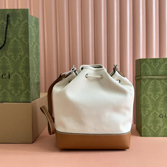 Gucci Gucci Print Drawstring Bolso cubo Blanco/Marrón Crossbody
