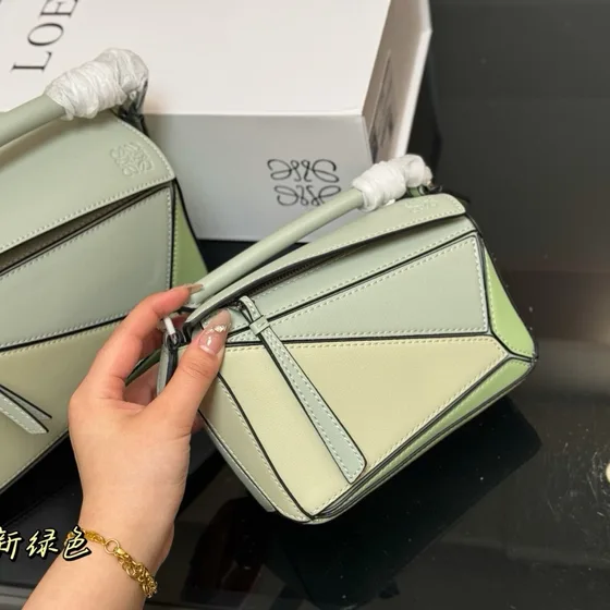 Loewe Puzzle Light Verde Asa superior