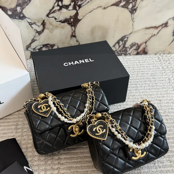 Chanel Heart Charm Pearl Chain Bolso solapa Metallic Dorado Bolso solapa