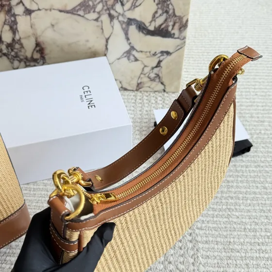 Celine Triomphe Beige Marrón Hobo