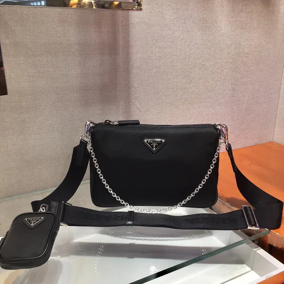 Prada Re-Edition 2005 Nylon Shoulder Bag Black Crossbody