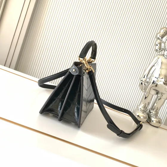 Fendi Peekaboo Iseeu Small Dark Hijau Top Handle