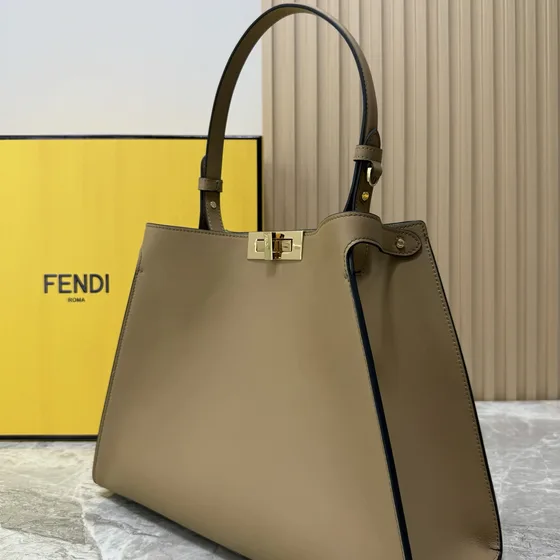 Fendi Peekaboo X-Lite สีครีม Top Handle